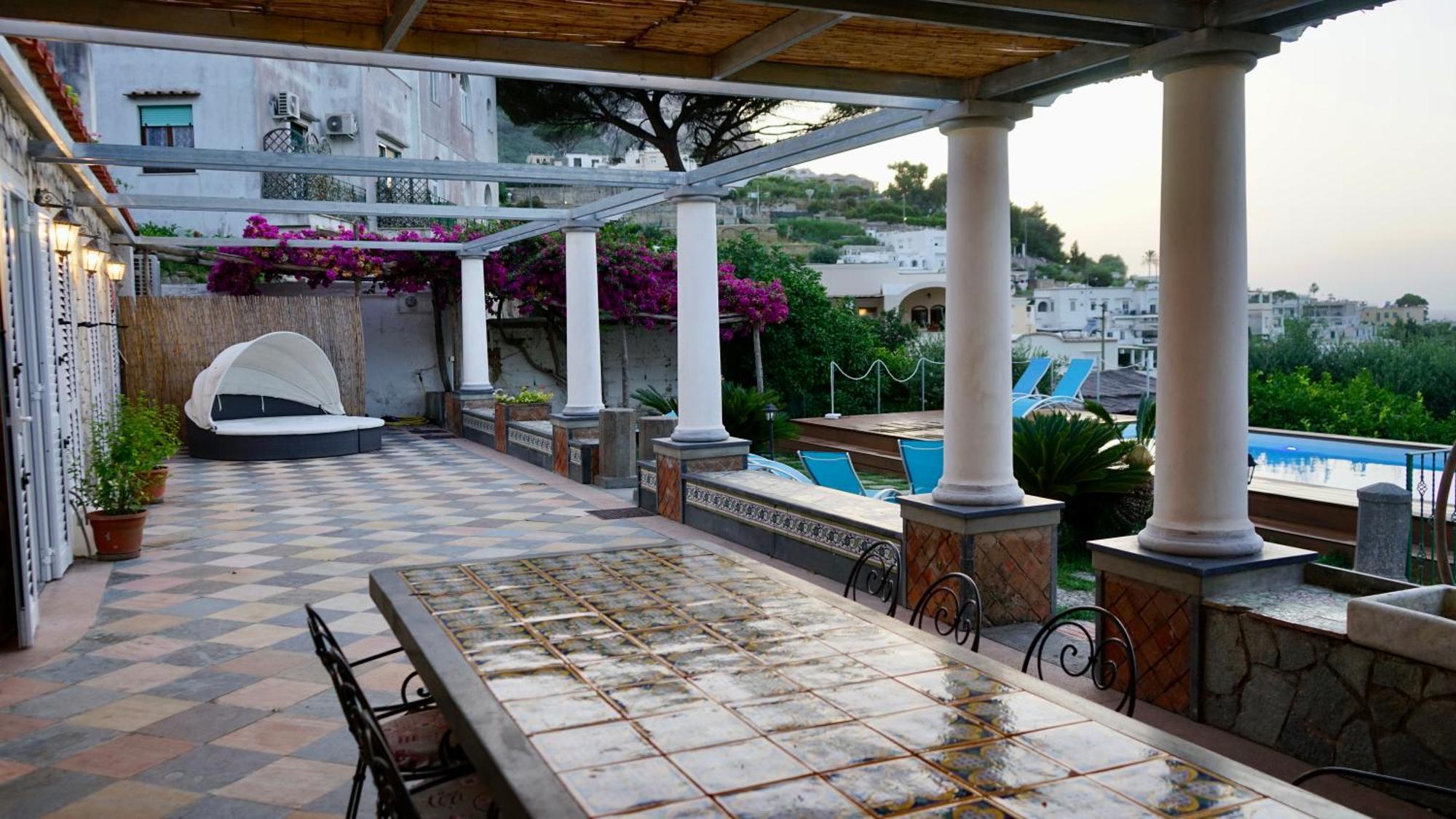 Amalu Piscina E Giardino Vila