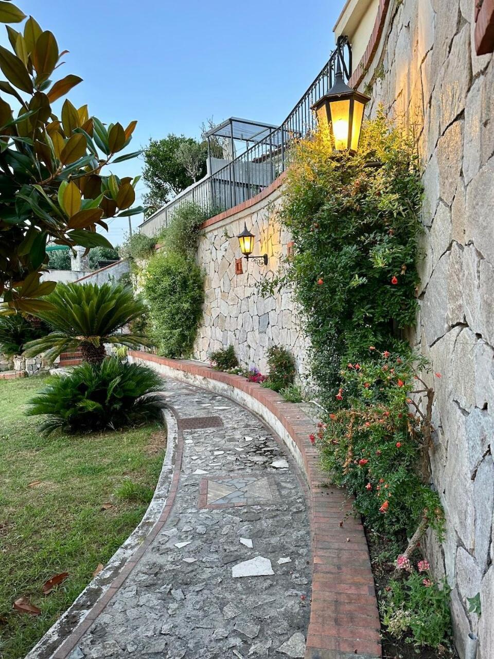 Vila Amalu Piscina E Giardino *